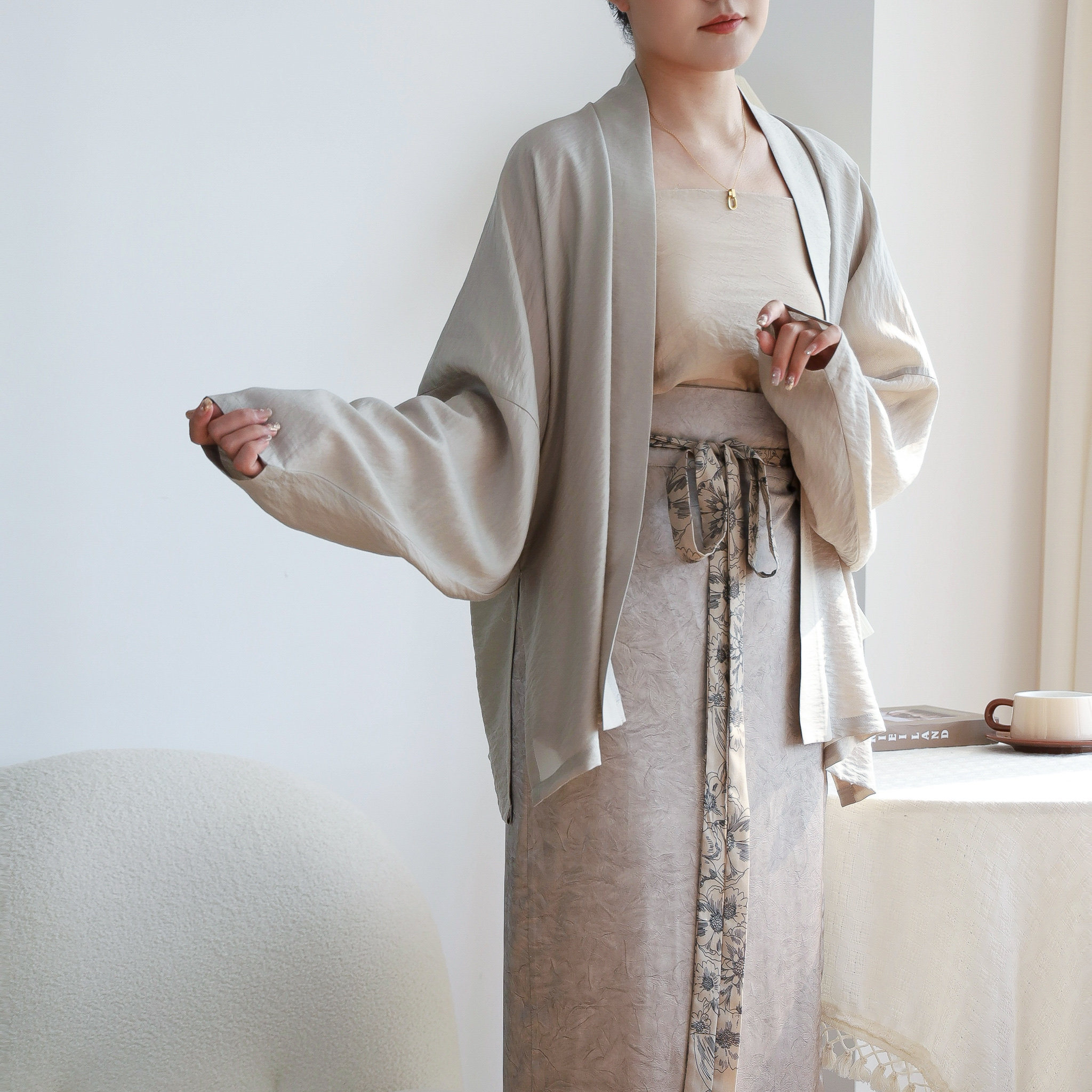 青玉案罗裳织造日常汉服短衫图片