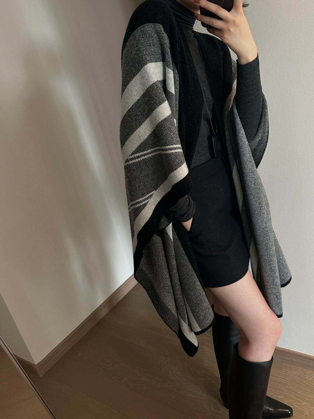 DM| 秋冬bi备_羊绒羊毛双色提花针织披肩ON