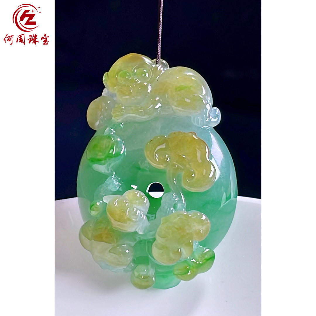 何周珠宝 缅甸天然A货翡翠孤品 老坑冰种黄加绿灵猴平安扣吊坠
