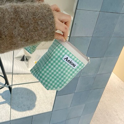 韩国Aeiou格纹M码小众收纳包