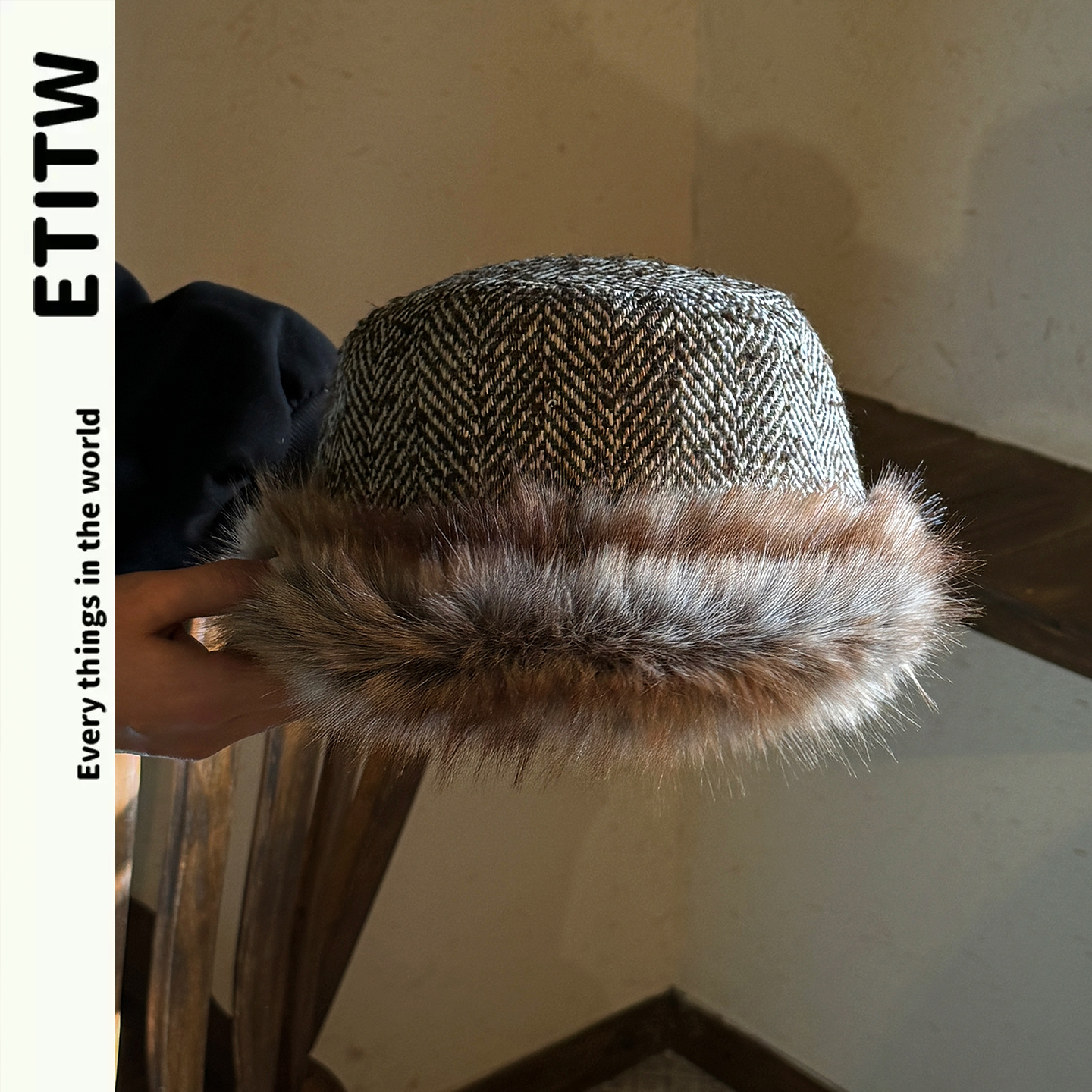 ETITW/潮人设计感帽子仿皮草帽檐格纹毛呢平顶帽马术帽冬季骑士帽
