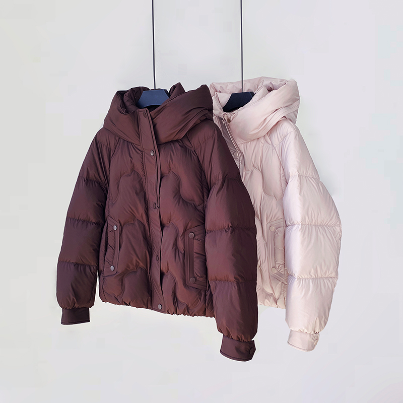 绛紫淡粉色超柔短款羽绒服