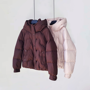 绛紫淡粉色超柔短款羽绒服 超轻无压力感时尚保暖服 连帽护颈冬服