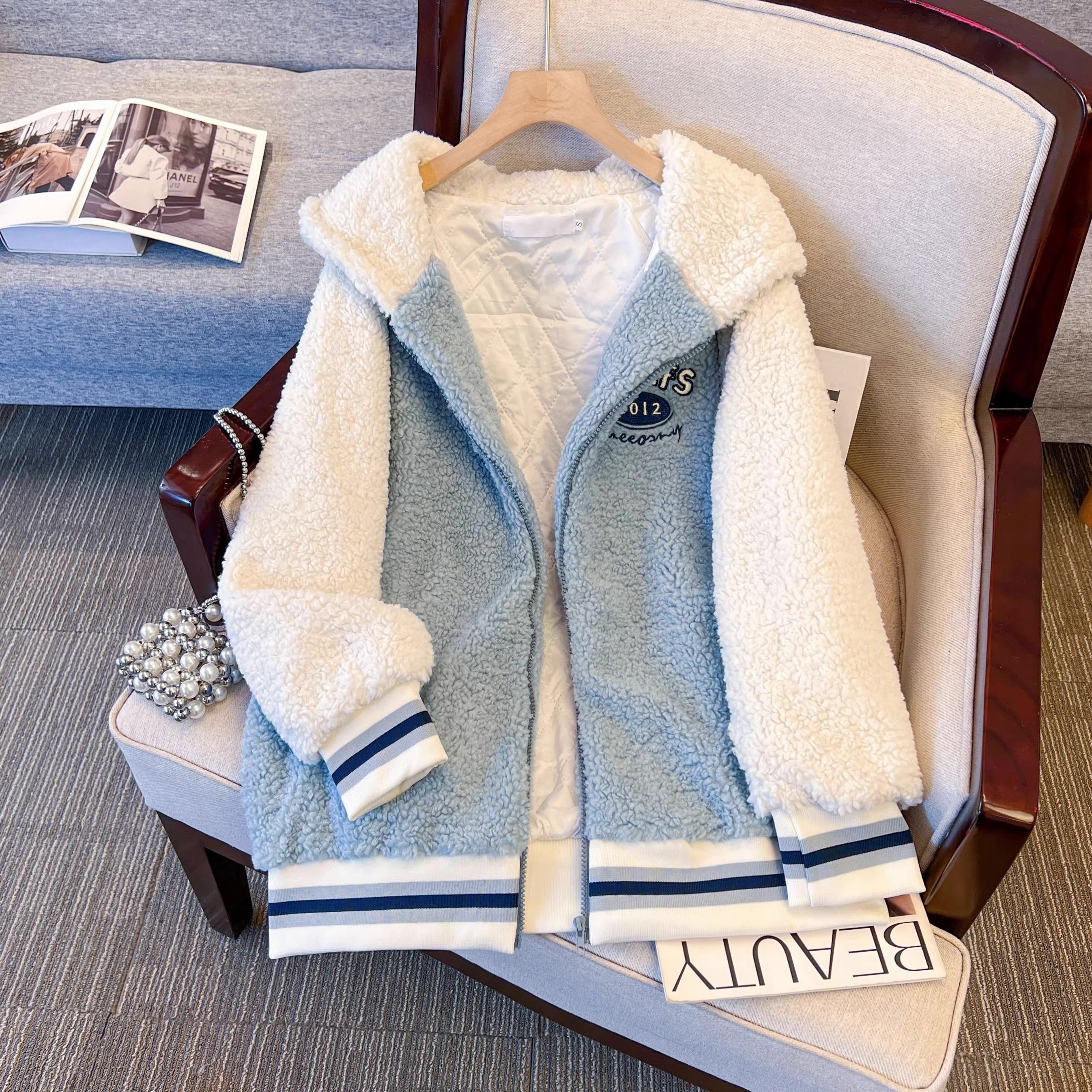 学院风连帽羊羔毛外套女冬季2025新款宽松加厚保暖棉衣夹棉棒球服