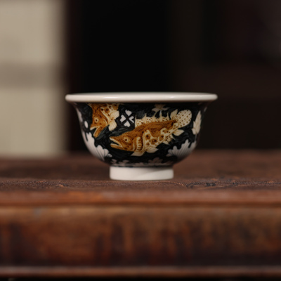 立勤堂茶杯青花釉里金九鳜压手杯