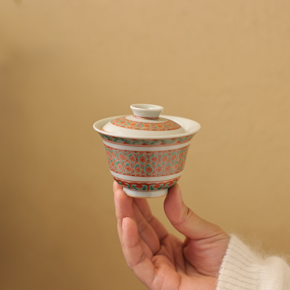 翁宿斗彩红绿彩六菱梅花图盖碗