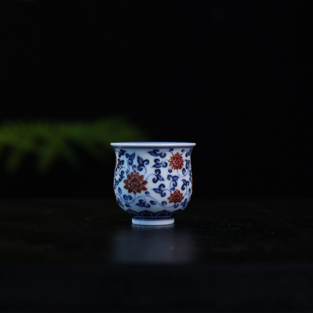 勤义堂青花缠枝莲九莲呈瑞茶杯