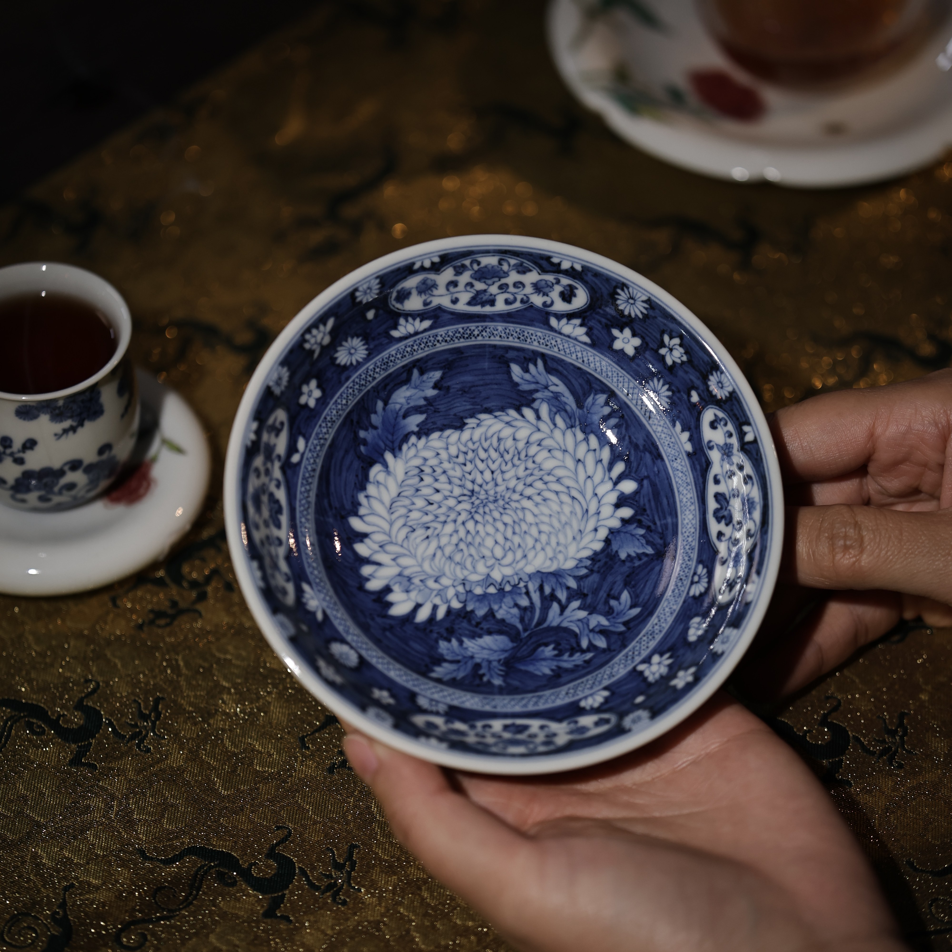 慢叩柴窑茶具蓝地青花开菊花壶承