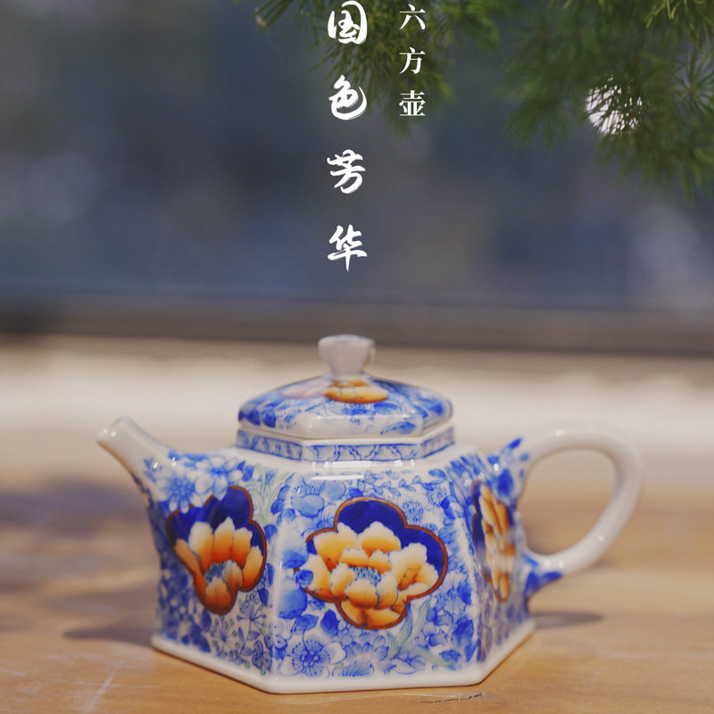 卓君青花斗彩国色芳华六方茶壶