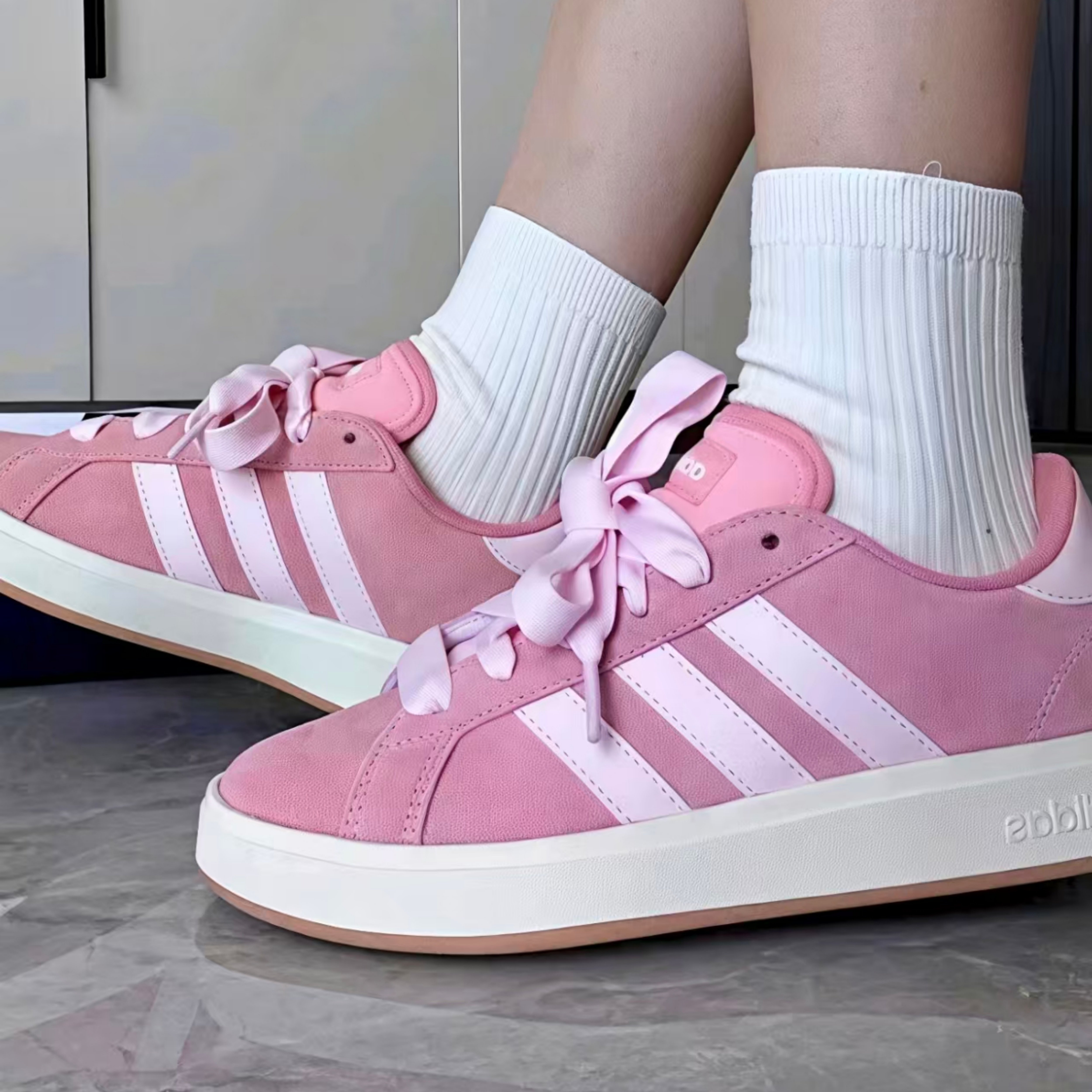 adidas Grand Court Base 00s 舒适防滑耐磨低帮板鞋男女款IH6188