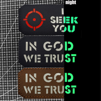 IN GOD WE TRUST相信上帝夜光魔术贴徽章英文臂章 创意背包士气章