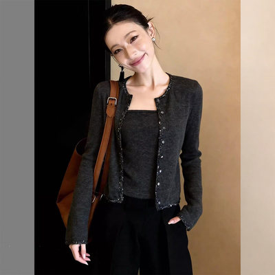 小香风灰色针织开衫内搭