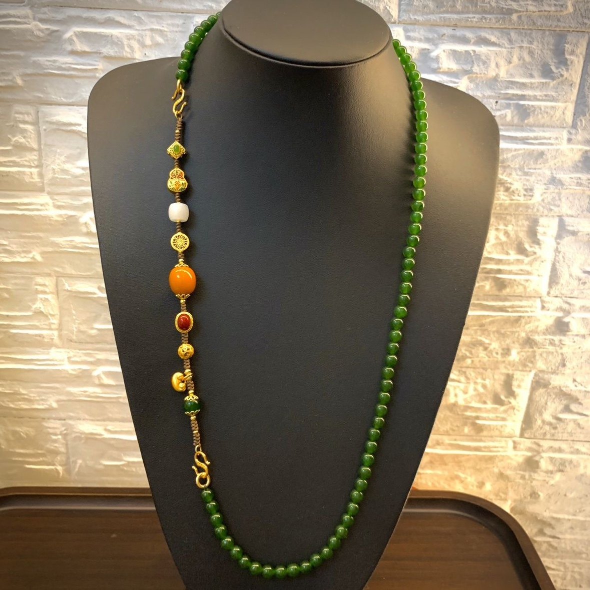 새로운 중국 스타일 프랑스어 원래 디자인 복고풍 에메랄드 말 목걸이 여성을위한 멀티 착용 분리형 땋은 팔찌