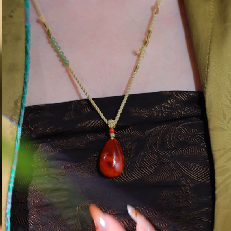 SUMOJEWEL《自拥芳华》新中式复古优雅南红水滴吊坠编绳项链
