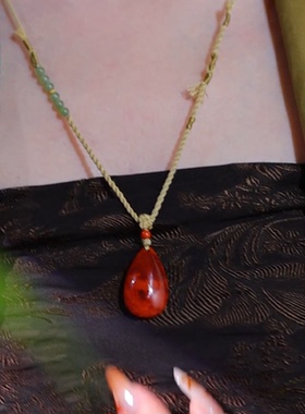 SUMOJEWEL《自拥芳华》新中式复古优雅南红水滴吊坠编绳项链