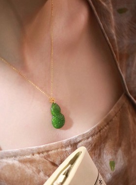SUMOJEWEL《垂青》新中式原创文艺清新镂空工艺碧玉葫芦吊坠项链
