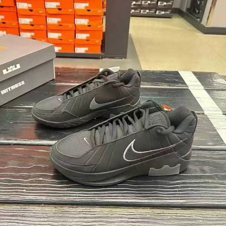 耐克男鞋詹姆斯运动鞋场上实战篮球鞋II7521-001 偏小半码