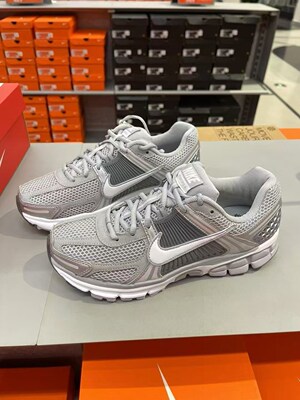 耐克Nike Zoom Vomero 5男子运动透气缓震银灰跑步鞋 FJ4151-003