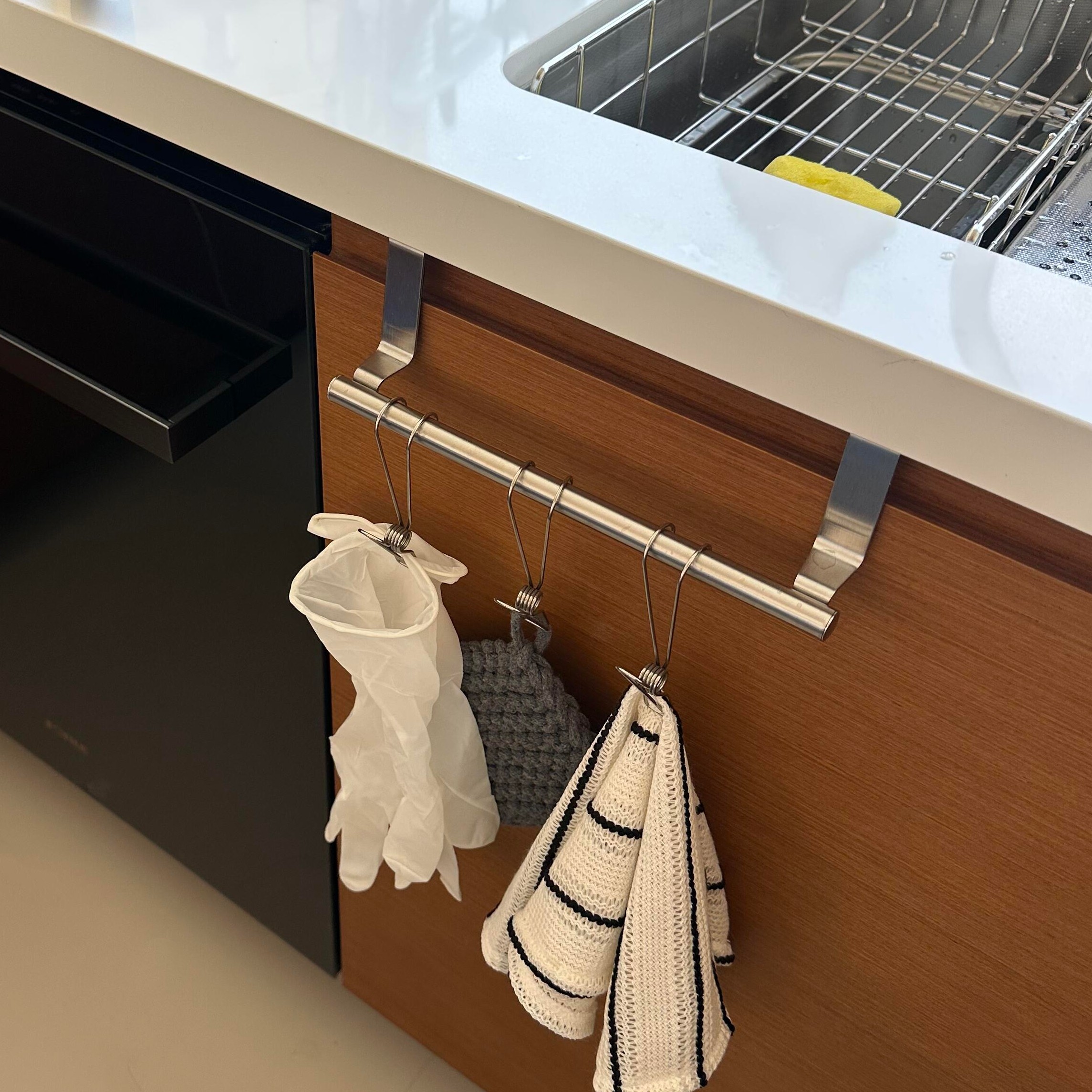 厨房小角落丨厨房抹布架免打孔不锈钢毛巾架柜门背式挂钩置物收纳
