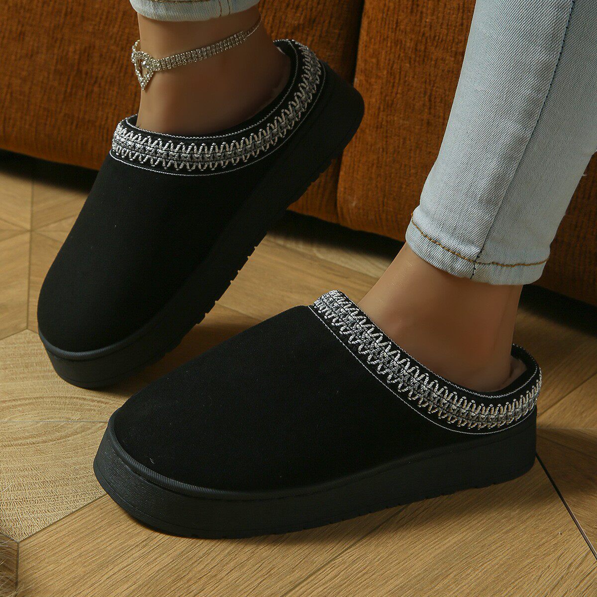 2025跨境新款鹿皮绒拼接休闲拖鞋纯色厚底防滑保暖棉拖鞋女