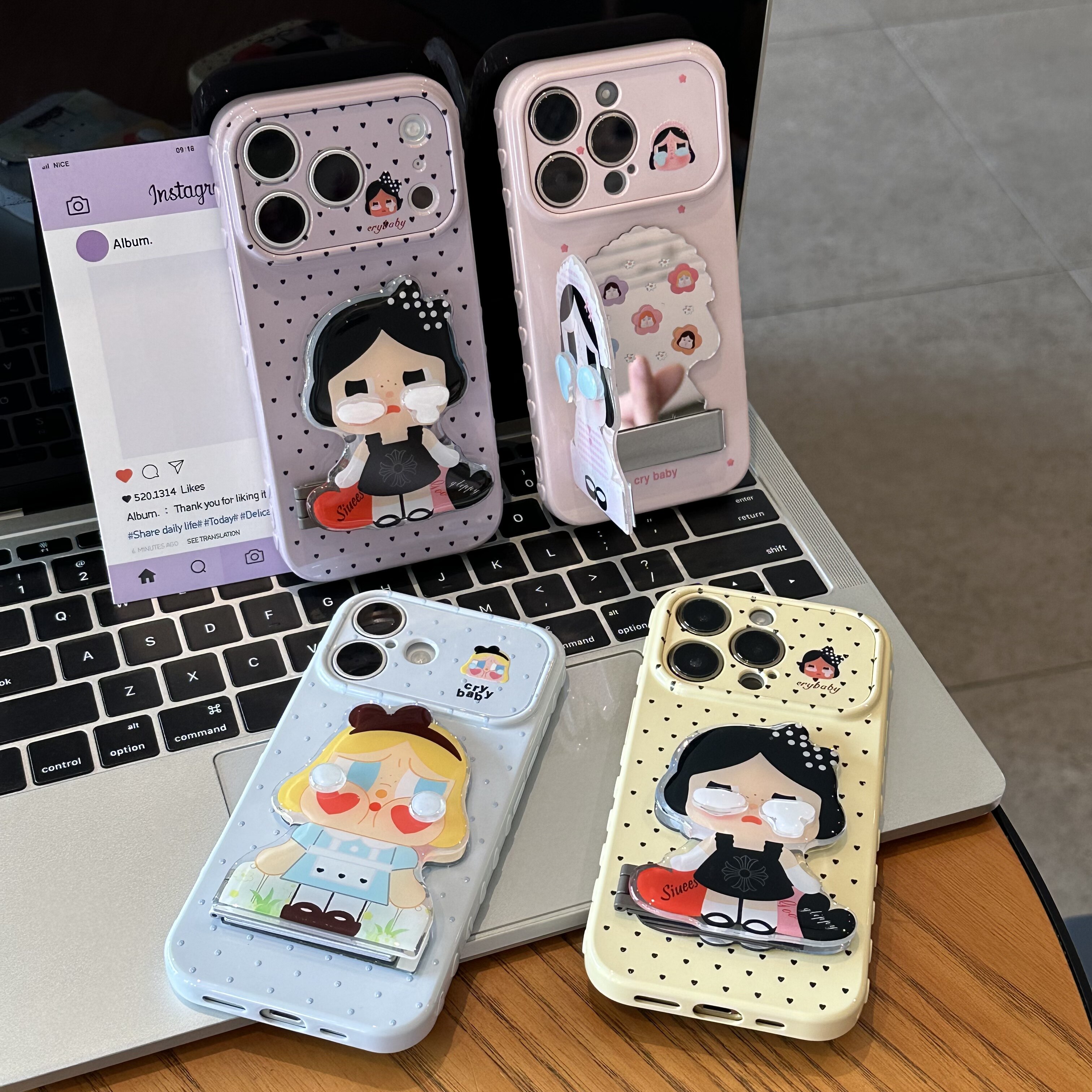 立体哭娃镜子支架适用于苹果17pro手机壳iphone16max新款ip15plus高颜值14卡通13por超火air创意12保护11软套