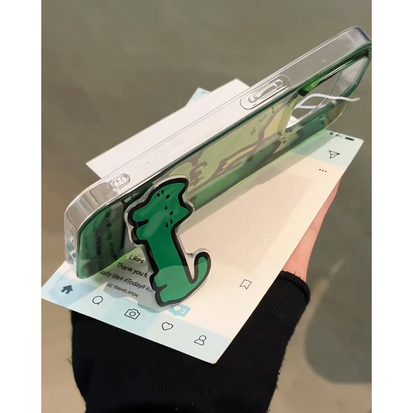 绿色搞怪黑线条猫咪折叠支架适用苹果15手机壳iPhone14promax新款13pro防摔12华为/荣耀/oppo/vivo/小米/iqoo