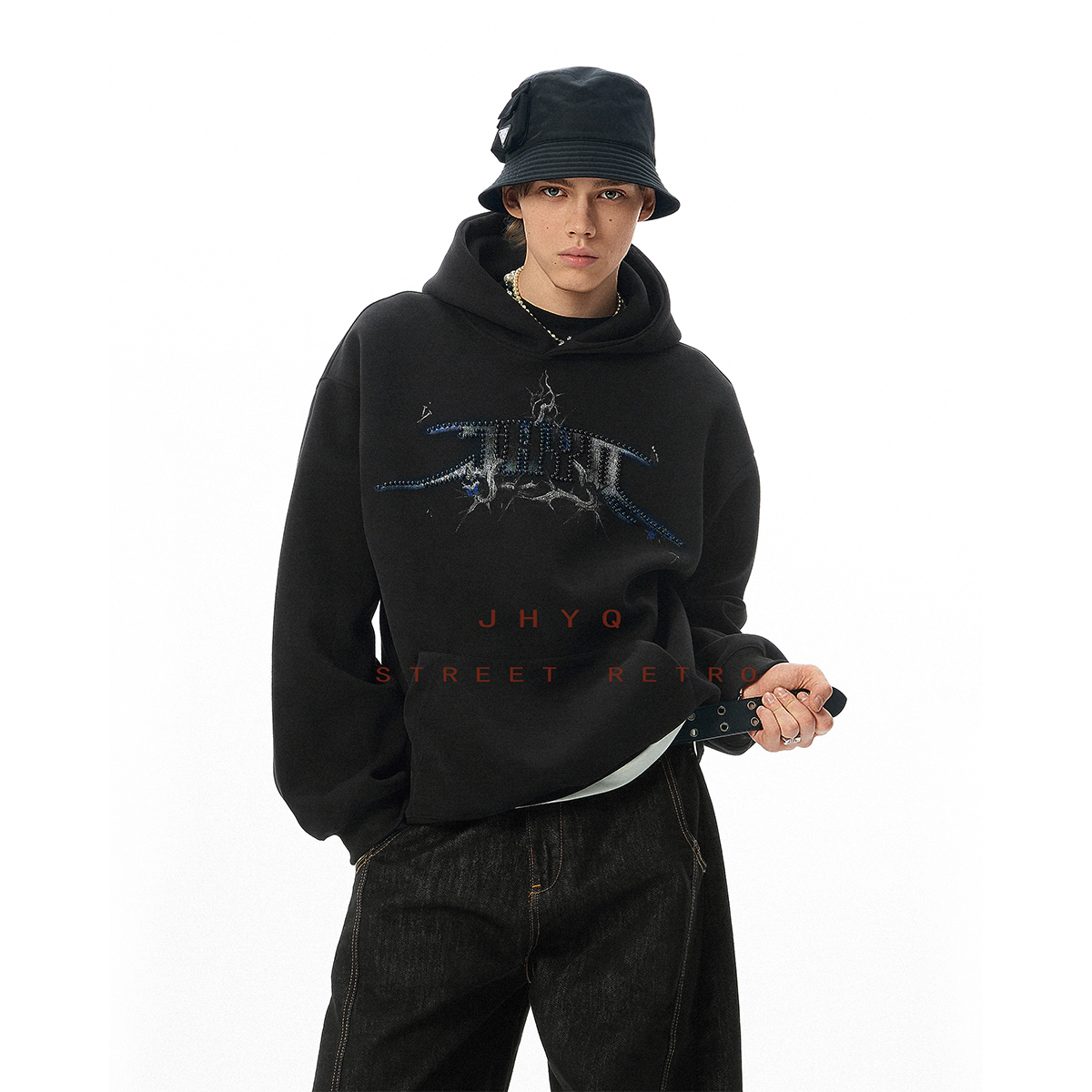 JHYQ美式复古字母钉珠连帽卫衣