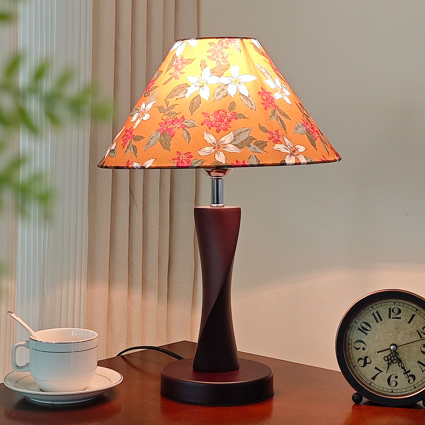 复古实木台灯卧室床头灯高级感书房氛围结婚夜灯百搭立式装饰台灯