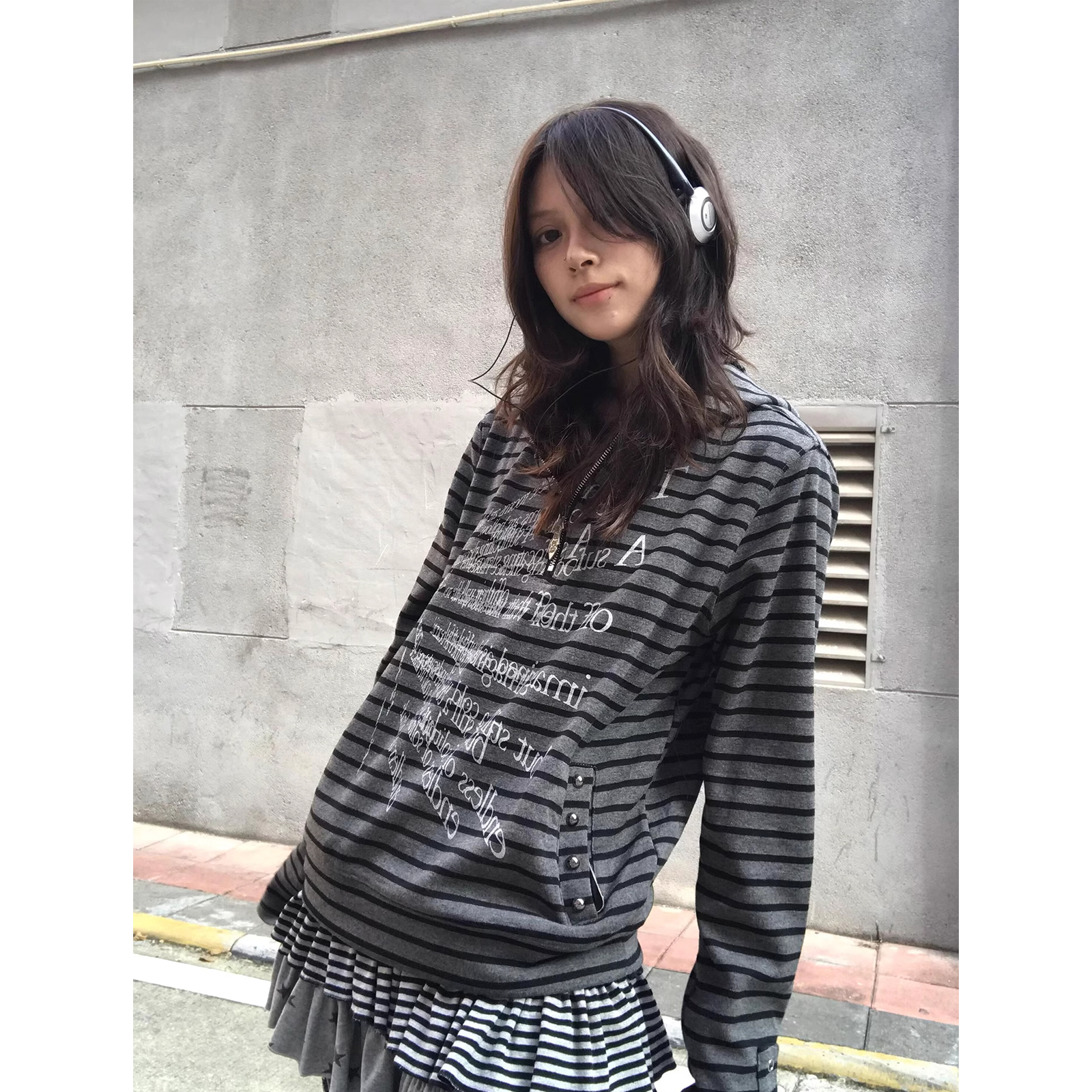 Y2K亚文化印花连帽撞色条纹卫衣