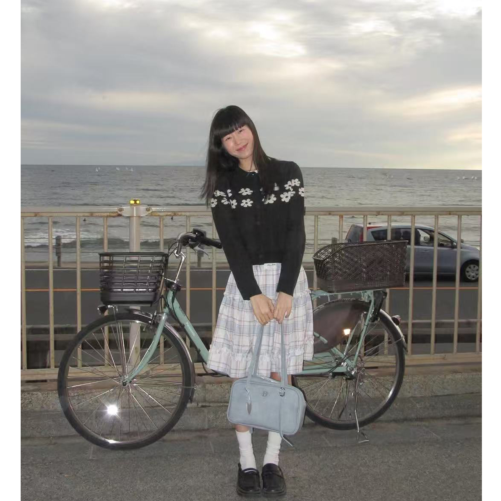 甜美可爱撞色花朵圆领排扣毛衣女