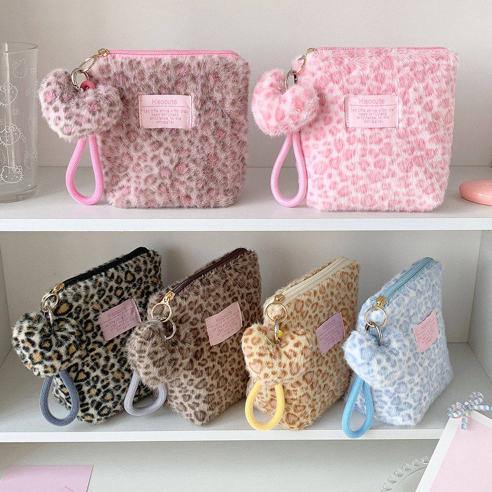 Hisocute高颜值豹纹毛绒化妆包少女小号便携洗漱包护肤品收纳包包