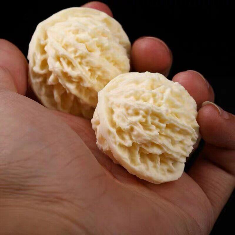 文玩象牙果雕刻核桃手把