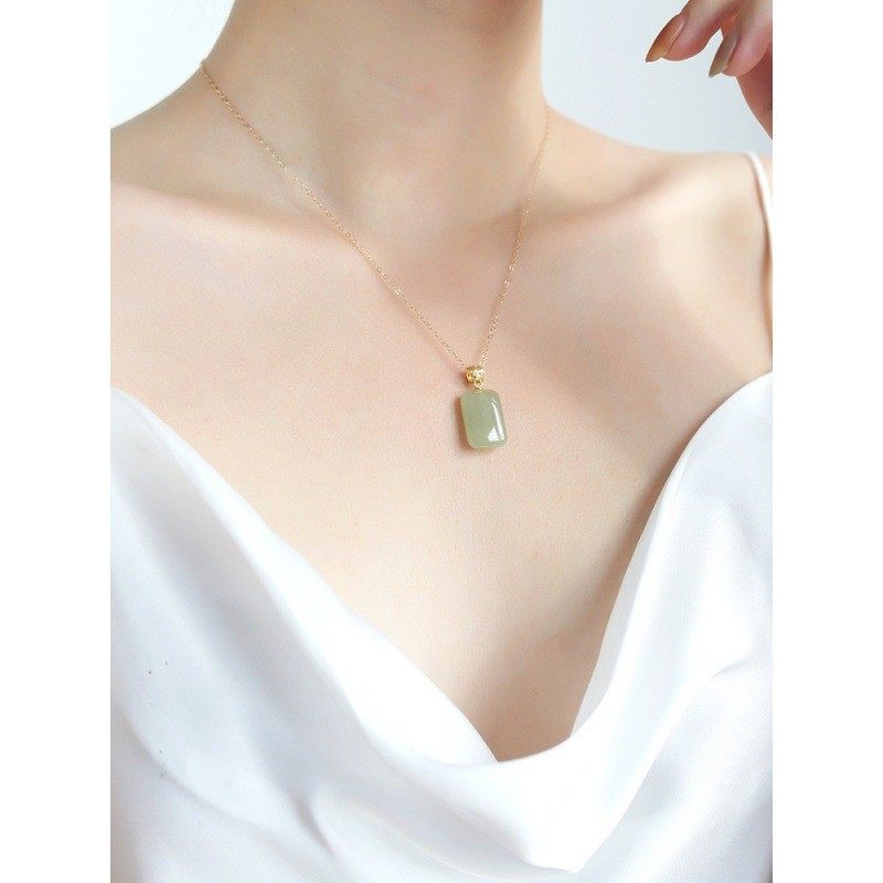 天然和田玉无事牌吊坠项链女纯银高级设计感气质优雅男女生款饰品