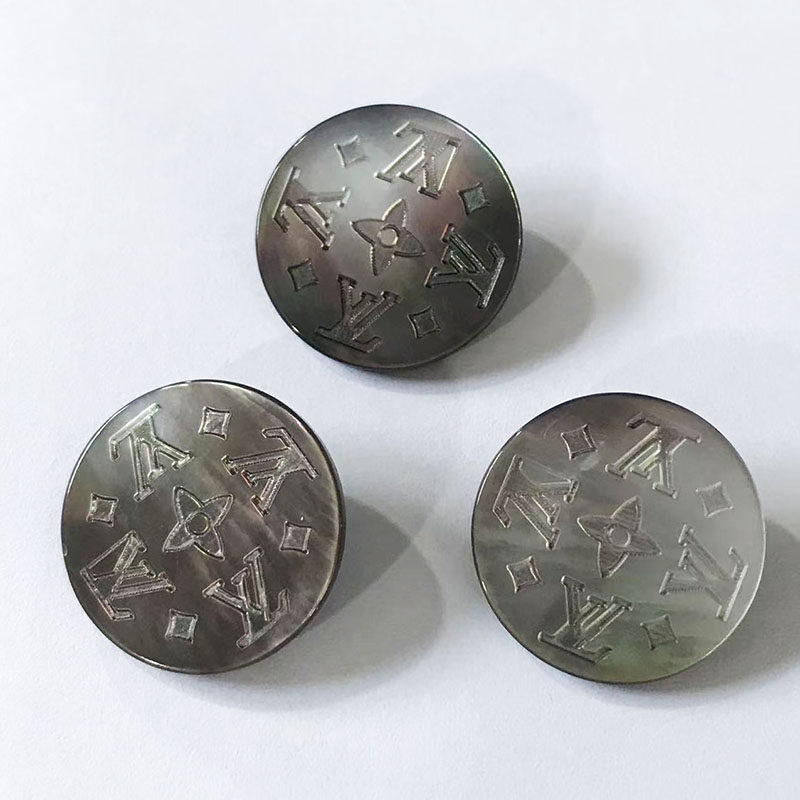 大溪地黑碟珍珠母贝钮扣贴金属脚纽扣雕刻图案服装辅料饰品钮扣