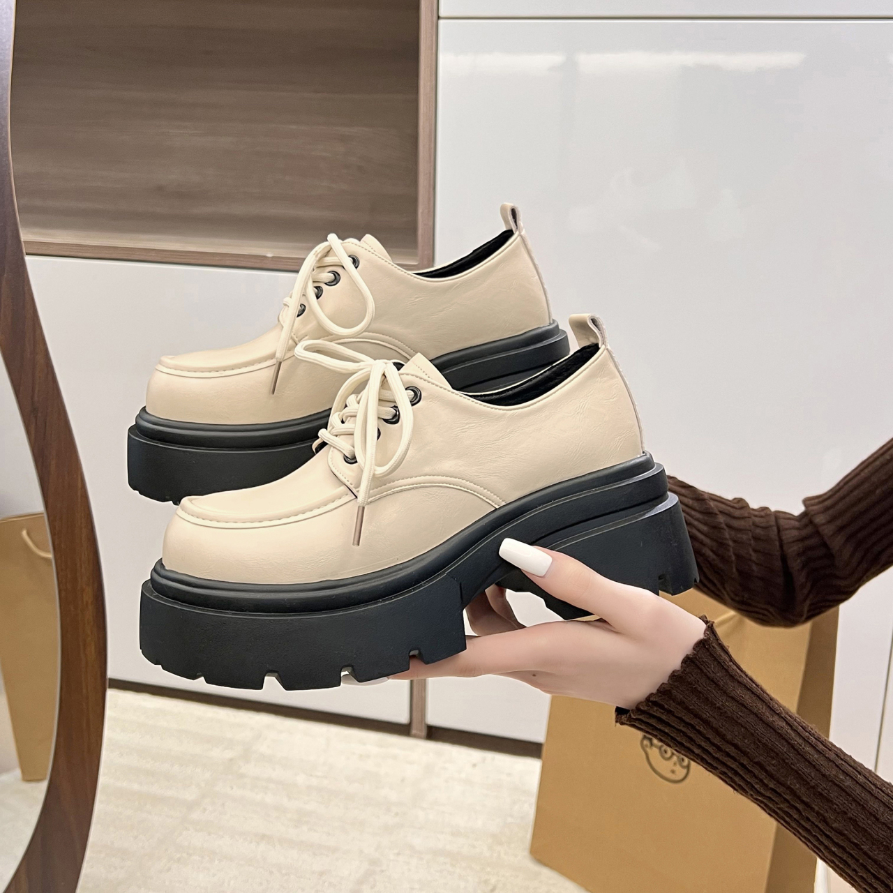 不累脚复古乐福单鞋女2025冬季新款粗跟厚底系带JK制服工作小皮鞋