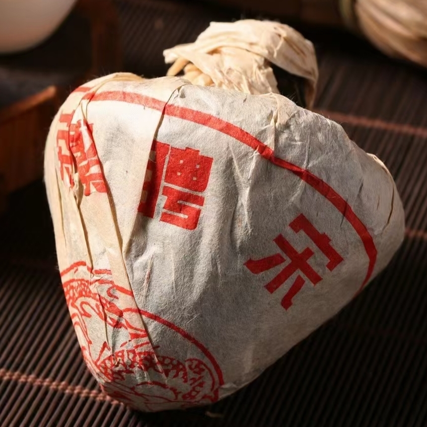 九十年代龙唛宋聘紧茶蘑菇沱 正品干仓烟香易武老生 普洱250克/沱