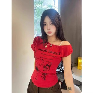 显瘦短款 美式 设计感修身 辣妹红色涂鸦印花斜肩短袖 上衣 t恤女夏季