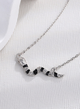 新品复古做旧滴胶银环蛇项链嘻哈原创设计冷淡风黑白蛇气质锁骨链