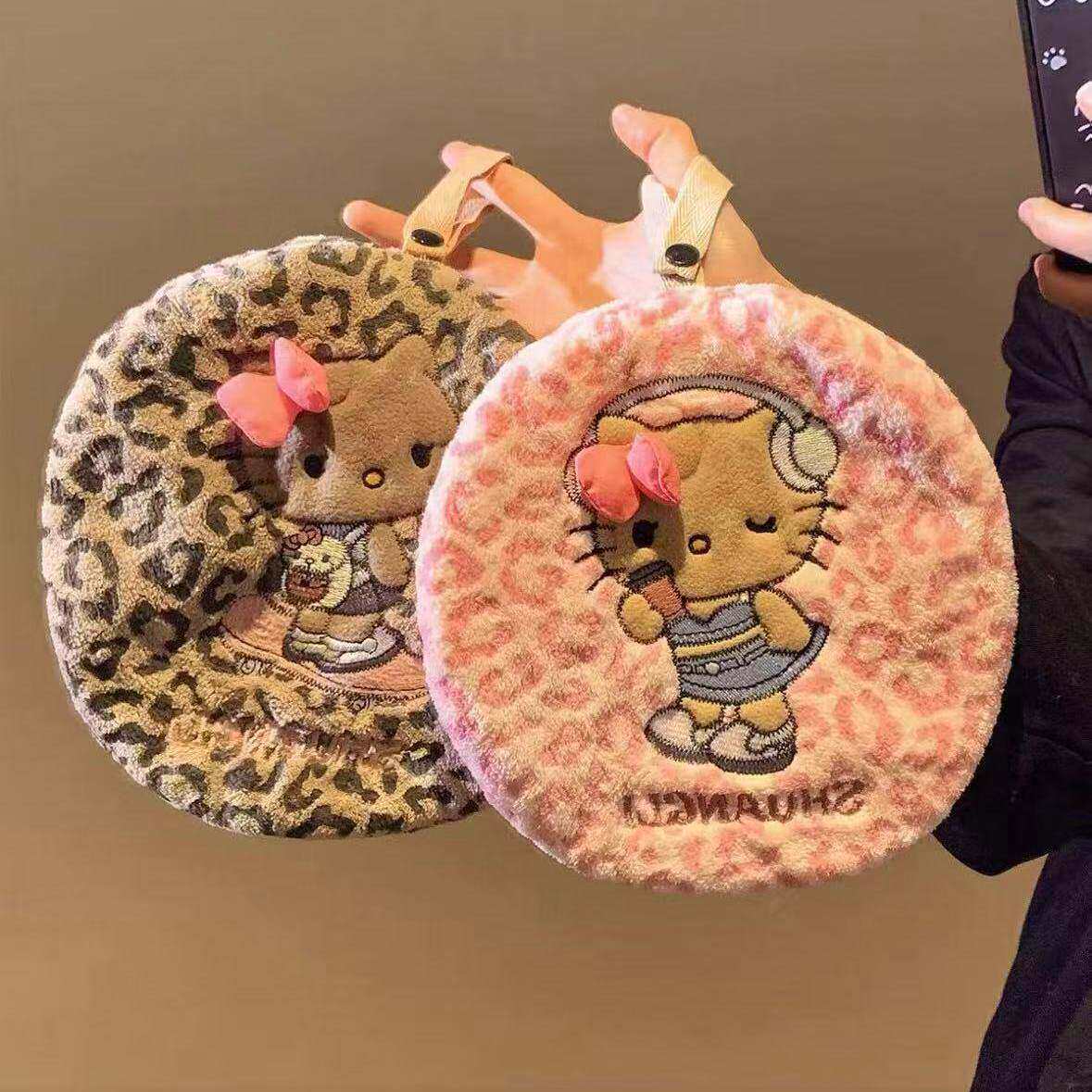 新款卡通黑皮豹纹Hello Kitty可挂式擦手巾速干吸水家用柔软可爱