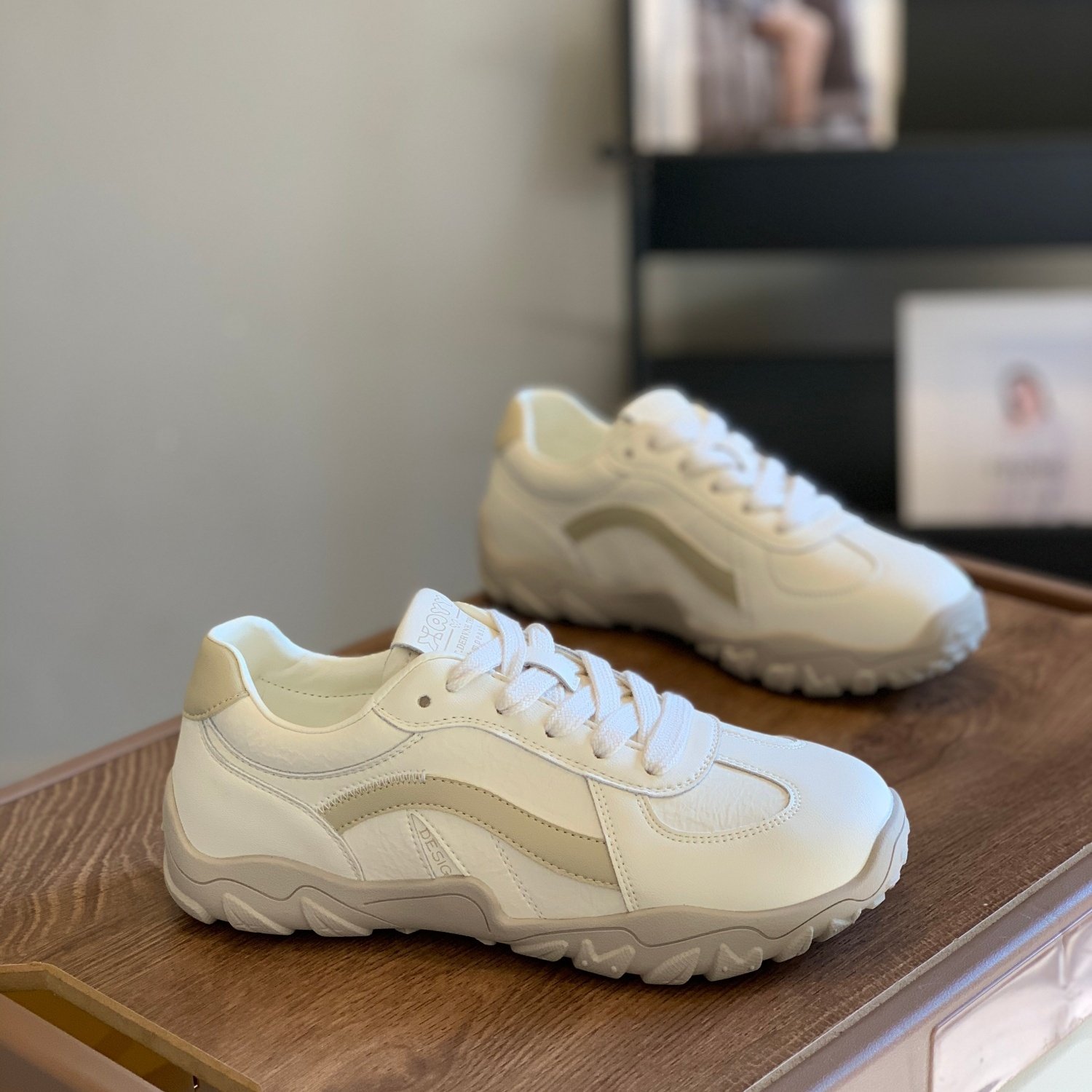 时尚炸街休闲鞋女2026春季新款百搭平底显脚小系带简约舒适德训鞋,女鞋,德训鞋,淘宝优惠券,粉丝福利购,淘宝优惠卷