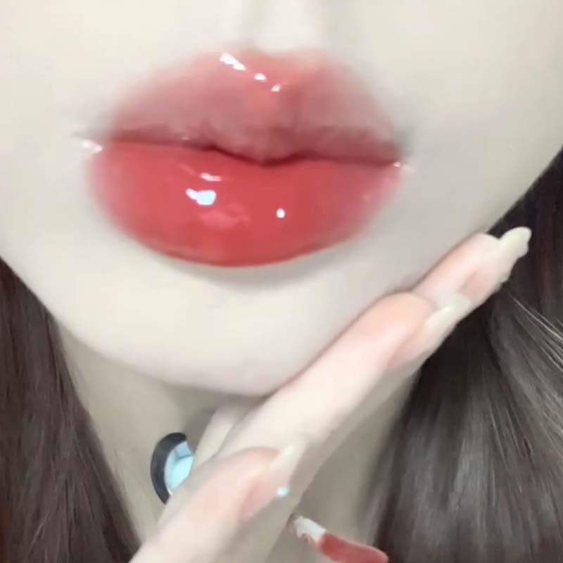 巨润巨显白！成膜唇蜜唇部精华蜜小灯泡唇釉不易沾杯滋润女口红