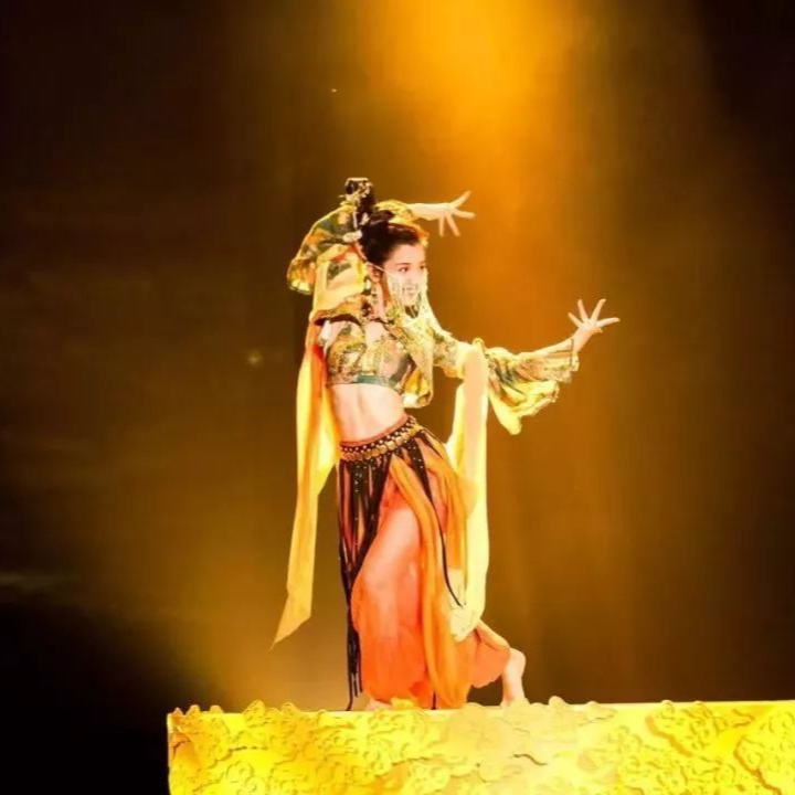 敦煌汉服飞天哈尼克孜同款舞蹈服装新疆舞演出服西域服饰古装女装