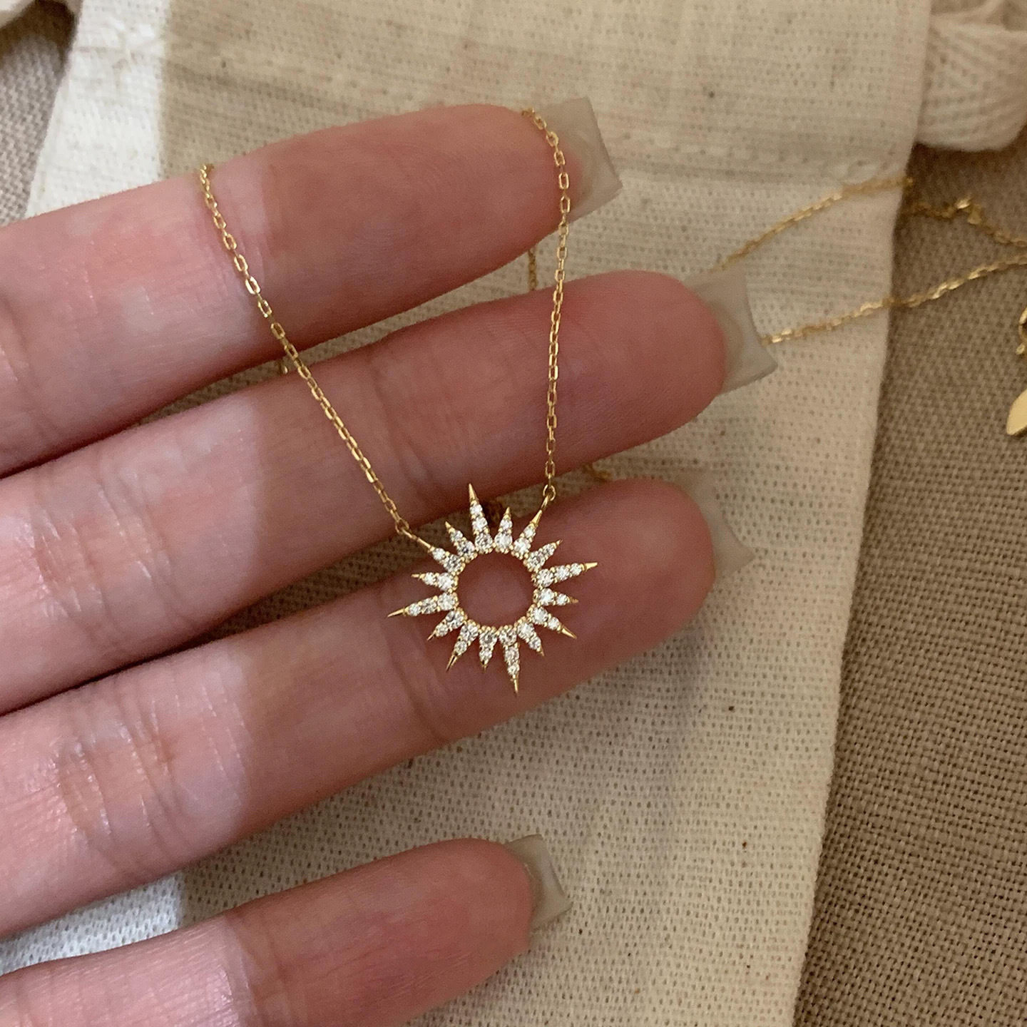 【限时特价】中古满钻镂空太阳花项链女高级感时尚轻奢显白细链锁