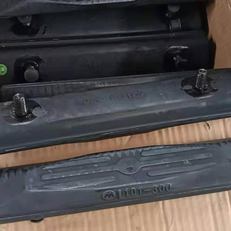 挖掘机履带胶 现代R220-7牛筋履带胶块 橡胶履带输送带 全车配件