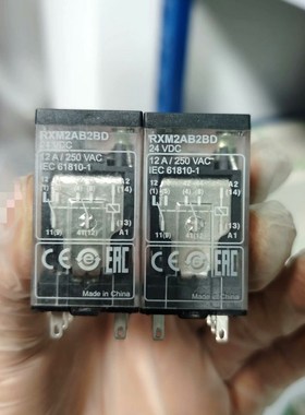 施耐德中间继电器 RXM2AB2BD 无包装 成色如图 议价