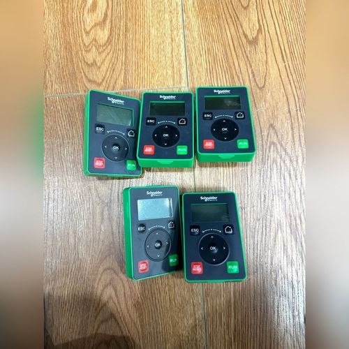 施耐德ATV610面板VW3A1113功能正常成色如图