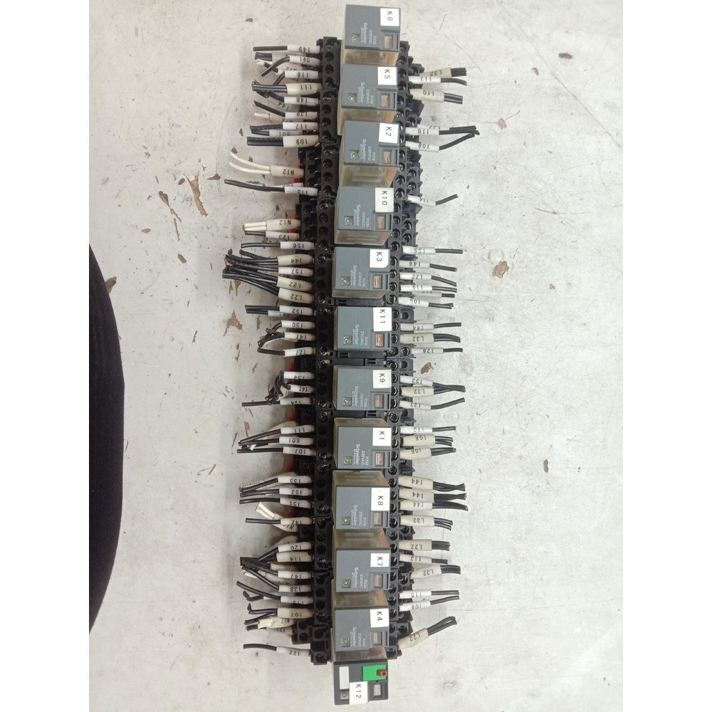 施耐德继电器和底座RXZE1M4C货11个R 议价