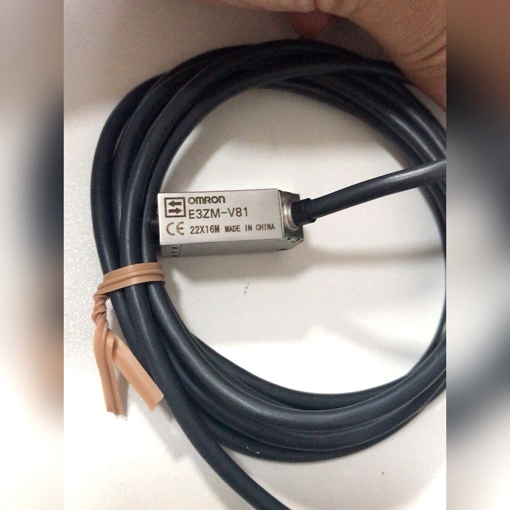 E3ZM-V61光电传感器工程余货99新两米原装 议价