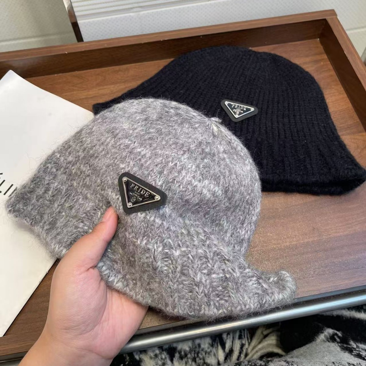 时尚三角标标微绒针织帽秋冬简约男女情侣网红冷帽保暖套头帽子潮