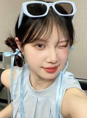 Y2K复古蓝色方形墨镜女2026新款多巴胺风圆脸拍照太阳眼镜高级感
